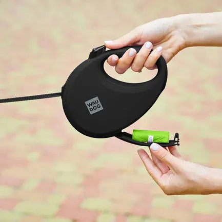 Повідець-рулетка для собак WAUDOG R-leash з контейнером для пакетів, світловідбивна стрічка, L, до 40 кг, 5 м, чорний: додаткове фото 4