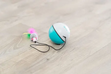 Іграшка Trixie для котів м'яч з моторчиком і мишею, 9 см: додаткове фото 5